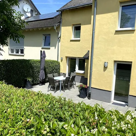 Ferienhaus Moseltraum Mit Kleinem Garten